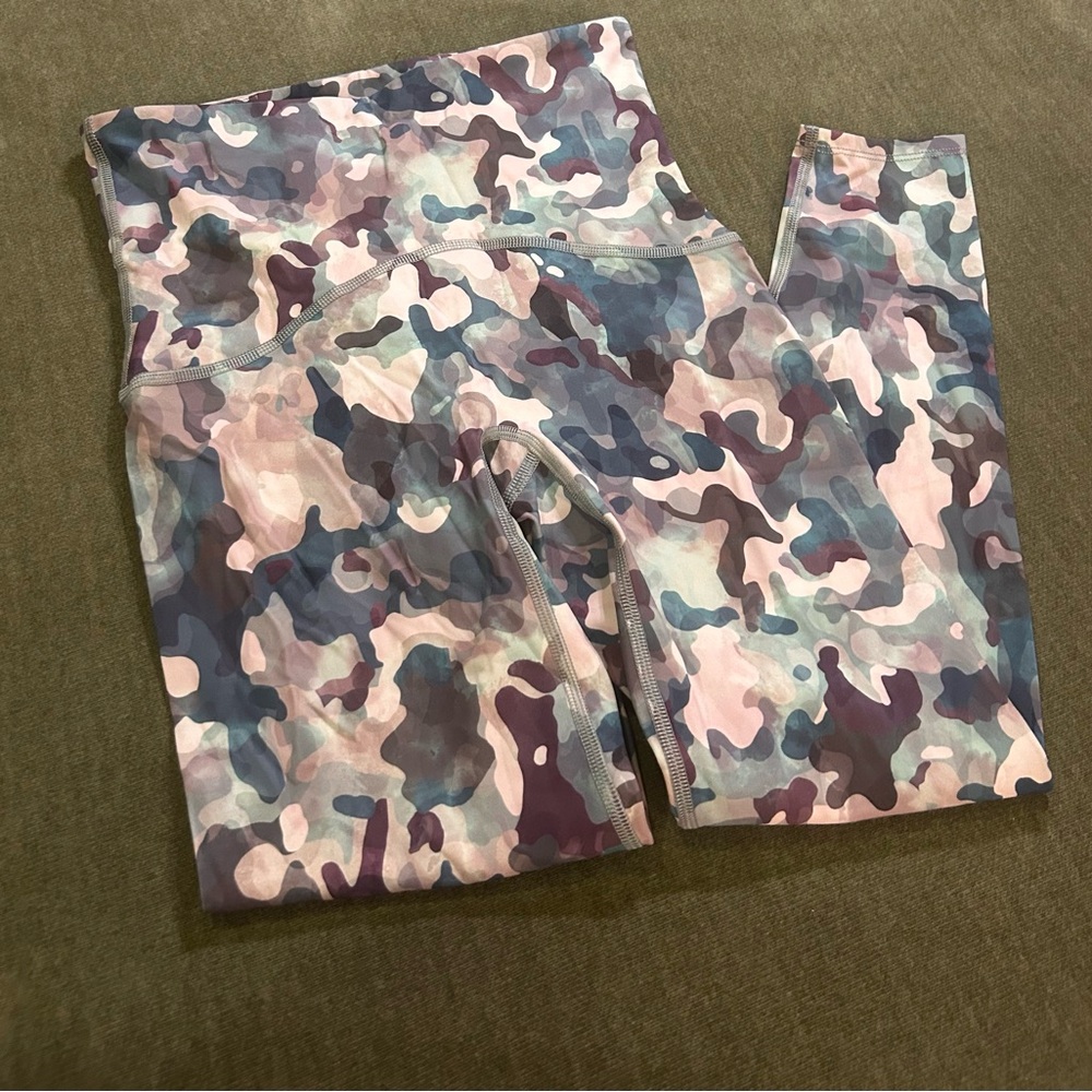 SPANX CAMO LEGGINGS SMALL